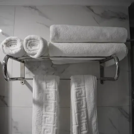 Royal Homes 402 Hotel