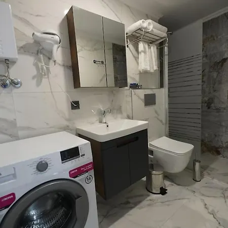 Royal Homes 402 Hotel *