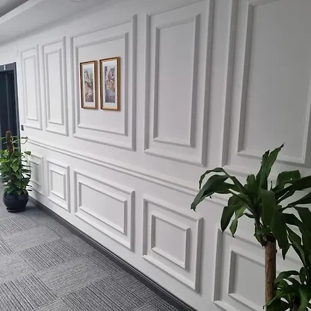 Ξενοδοχείο Royal Homes 402 *