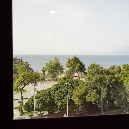 Royal Homes 402 Hotel