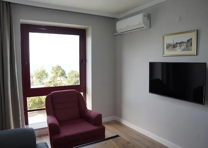 Ξενοδοχείο Royal Homes 402 *