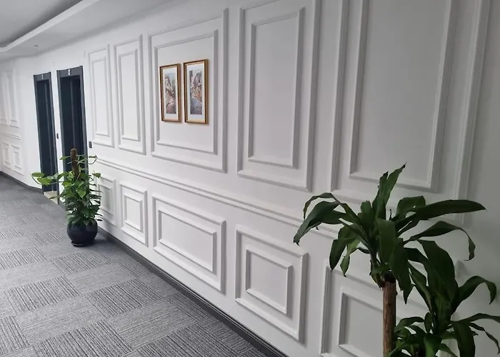 Ξενοδοχείο Royal Homes 402 *